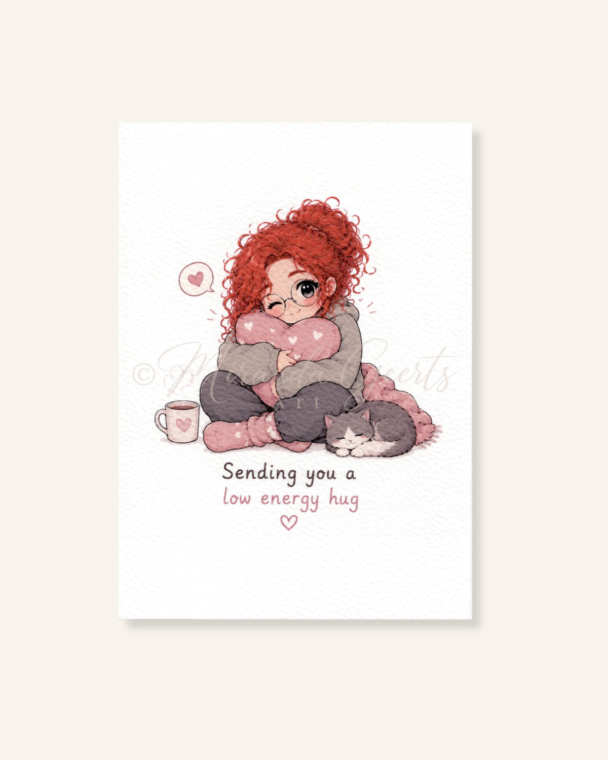 Ansichtkaart Sending you a low energy hug met illustratie van vrouw die rust met een kat
