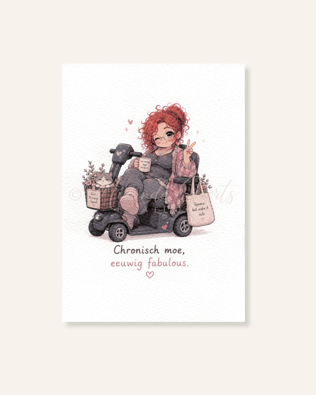 Ansichtkaart Chronisch moe, eeuwig fabulous met illustratie van vrouw in rolstoel