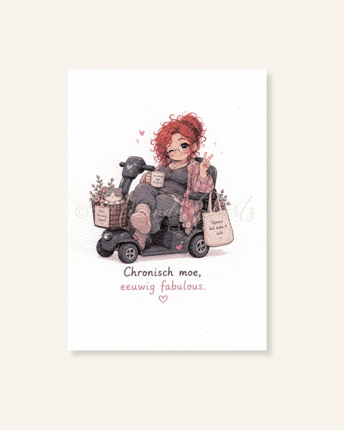Ansichtkaart Chronisch moe, eeuwig fabulous met illustratie van vrouw in rolstoel