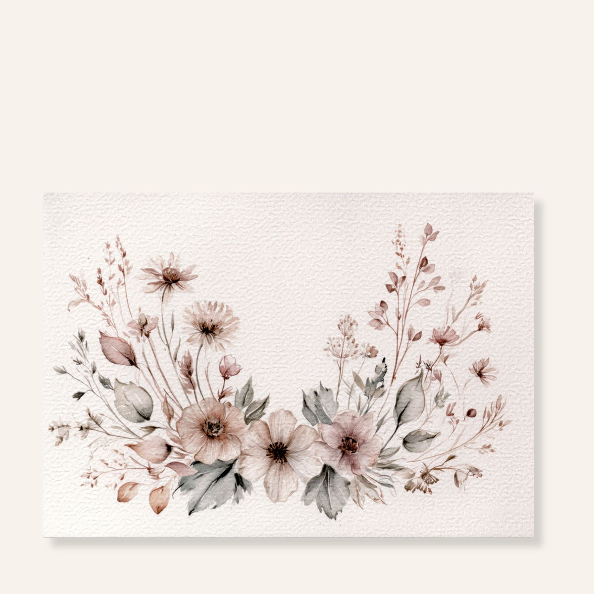 Botanische ansichtkaart met fijne bloemen in zachtroze en naturel tinten