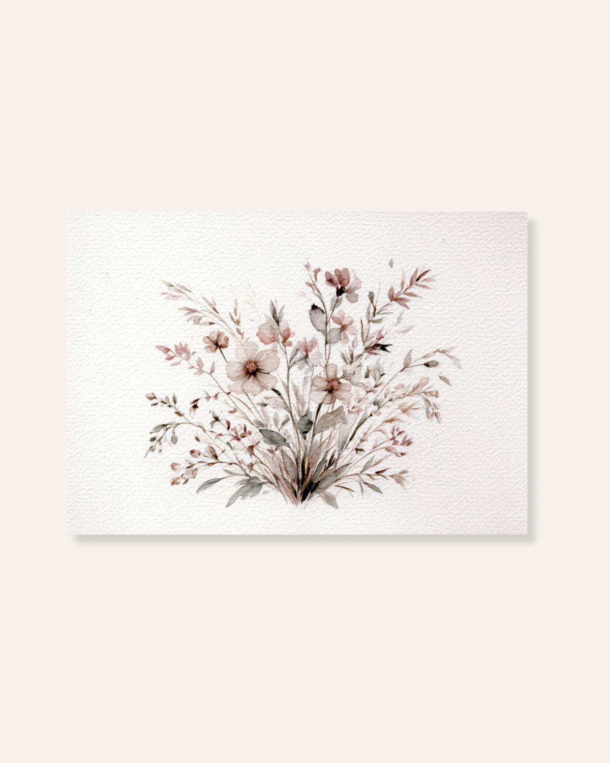 Botanische ansichtkaart met luchtig boeket van zachtroze veldbloemen
